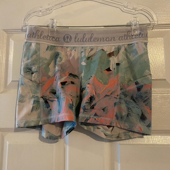 Lululemon Patterned Shorts - Picture 1 of 2
